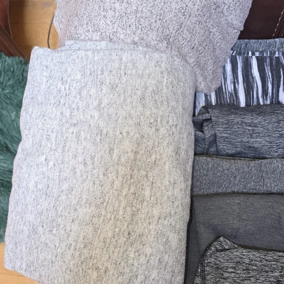 Kim Wimberly Assorted Clothes - Picture 3 of 6